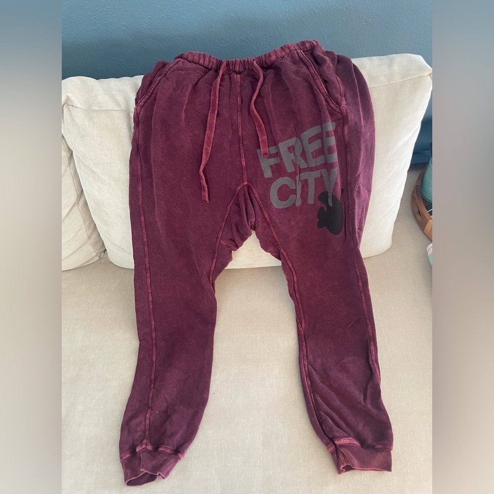 FREECITY Joggers “Super Fluffy Pocket Sweatpants” size S